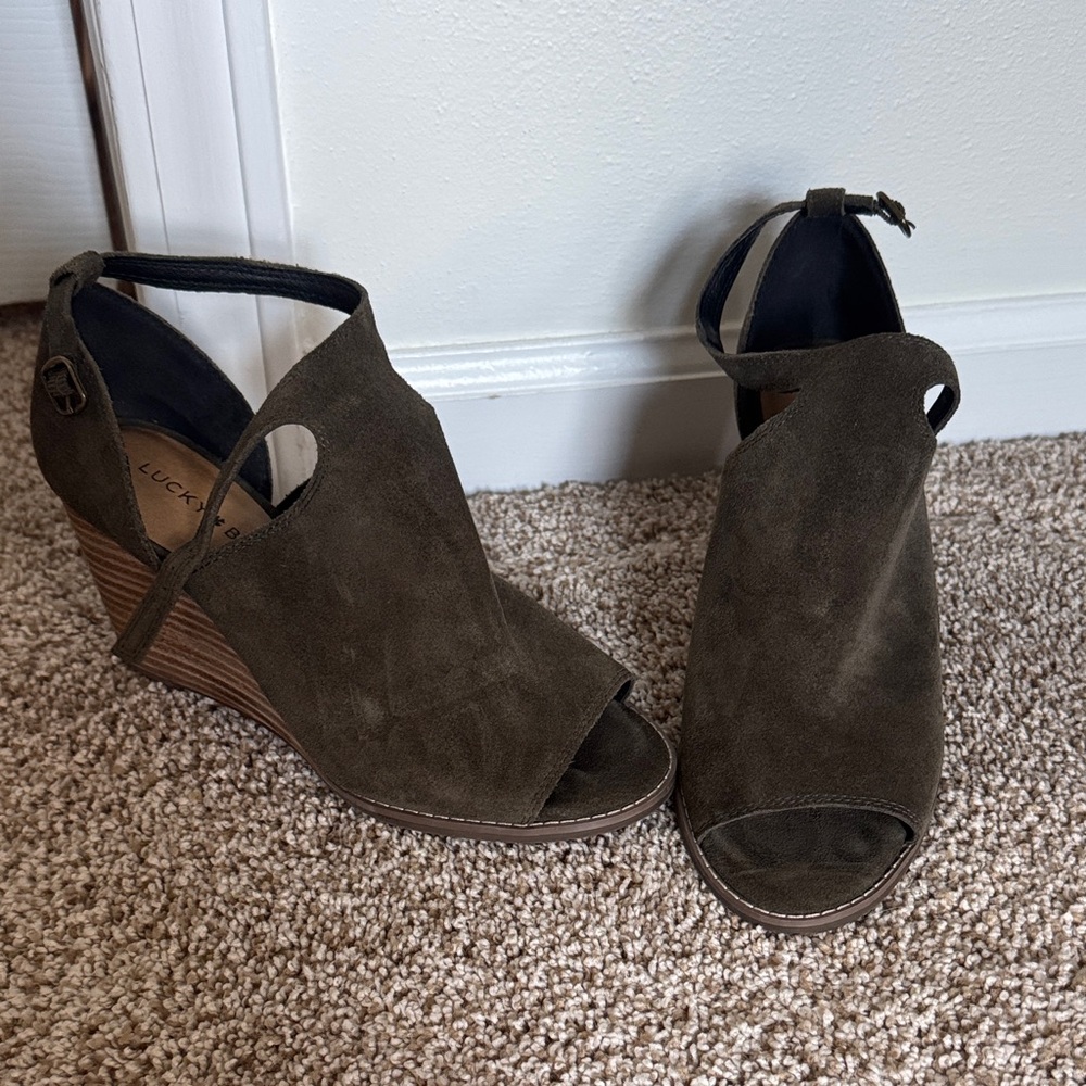 Lucky Brand Dark Olive Wedge Sandals